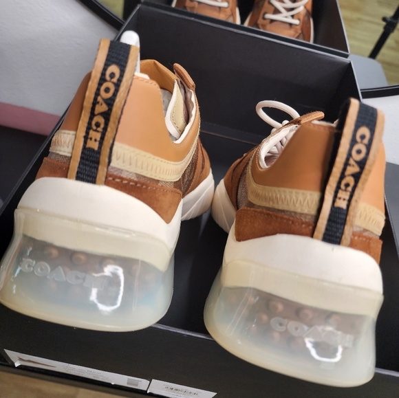 Authentic COACH signature Runner classic Khaki Light Sandle ✨️ - Picture 17 of 17